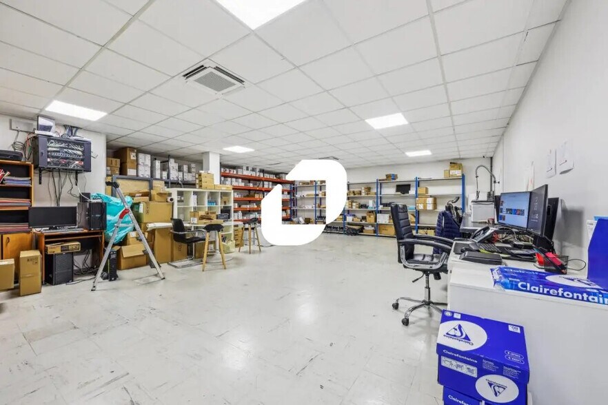 Bureau dans Neuilly-Plaisance à vendre - Photo de l’immeuble – Image 3 sur 13