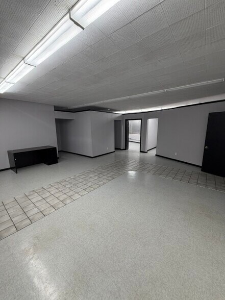 2400 W Cornell St, Milwaukee, WI à louer - Photo de l’immeuble – Image 2 sur 5
