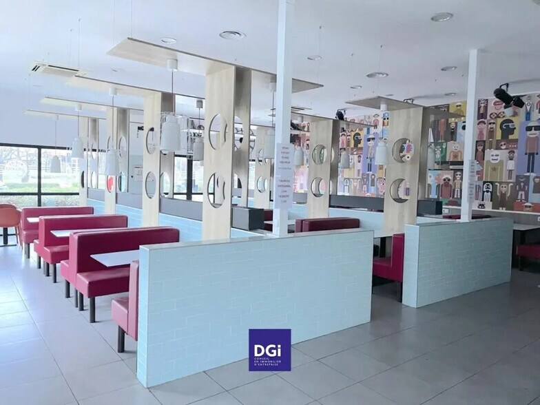 Local commercial dans Nîmes à louer - Photo de l’immeuble – Image 1 sur 6