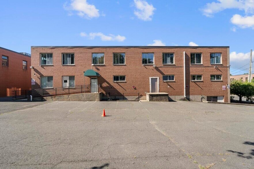 621 Farmington Ave, Hartford, CT à vendre - Photo de l’immeuble – Image 1 sur 23