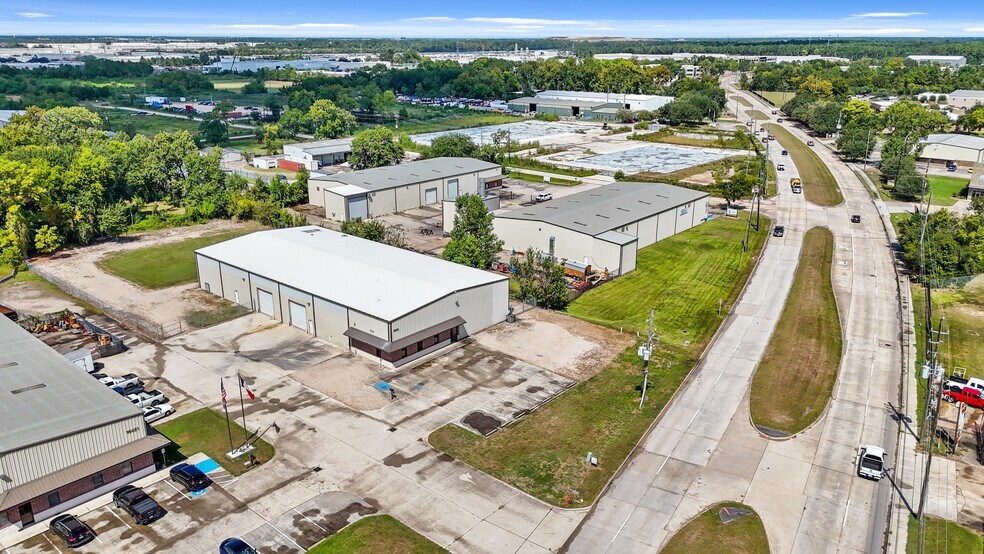 16431 Aldine Westfield Rd, Houston, TX à louer - Photo de l’immeuble – Image 2 sur 25