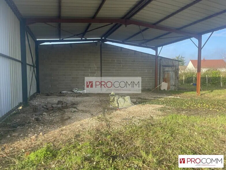 Local d'activités dans Illiers-Combray à vendre - Photo de l’immeuble – Image 1 sur 4