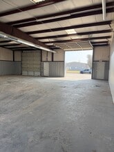 1101-1109 Industrial Dr, Yukon, OK à louer Photo intérieure– Image 2 sur 4