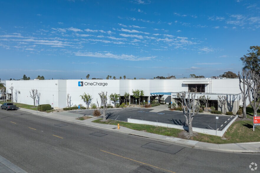 12472 Industry St, Garden Grove, CA à louer - Photo de l’immeuble – Image 1 sur 8