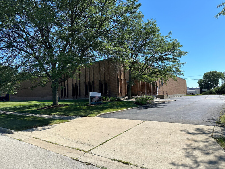 1035 N Hilltop Dr, Itasca, IL à louer - Photo de l’immeuble – Image 2 sur 4