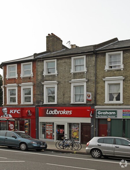 173 Uxbridge Rd, Londres à vendre - Photo principale – Image 1 sur 2