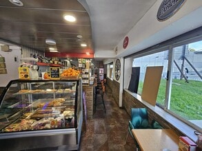 Local commercial dans Rubí à louer Photo intérieure– Image 2 sur 13