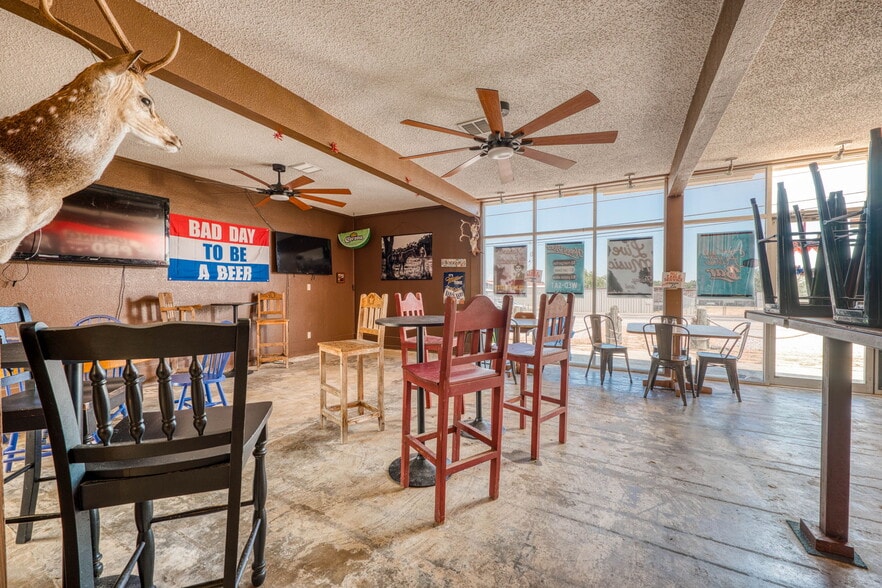 106 Sunrise Dr, Sunrise Beach, TX à vendre - Photo intérieure – Image 3 sur 46