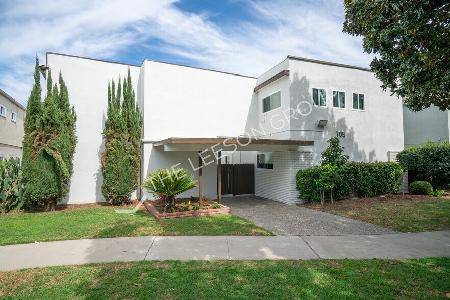 705 E Santa Fe Ave, Fullerton, CA à vendre - Photo de l’immeuble – Image 3 sur 16