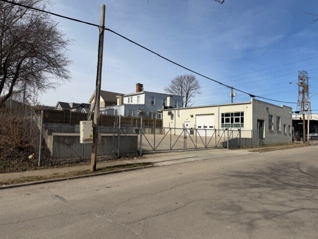 3475 Cardiff Ave, Cincinnati, OH à louer - Photo de l’immeuble – Image 2 sur 11