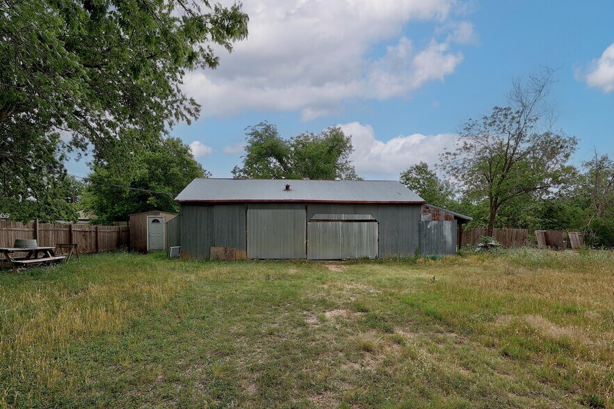 502 Barton St, Liberty Hill, TX à vendre - Photo de l’immeuble – Image 3 sur 7