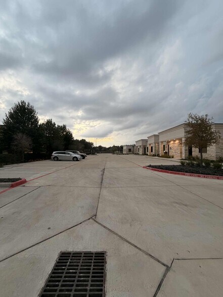 28111 S Firethorne Rd, Katy, TX à louer - Photo de l’immeuble – Image 2 sur 11
