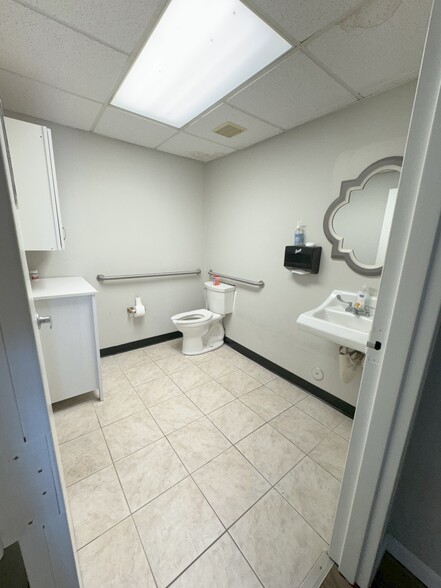 886-888 W Bay Ave, Barnegat, NJ à louer - Photo intérieure – Image 3 sur 12