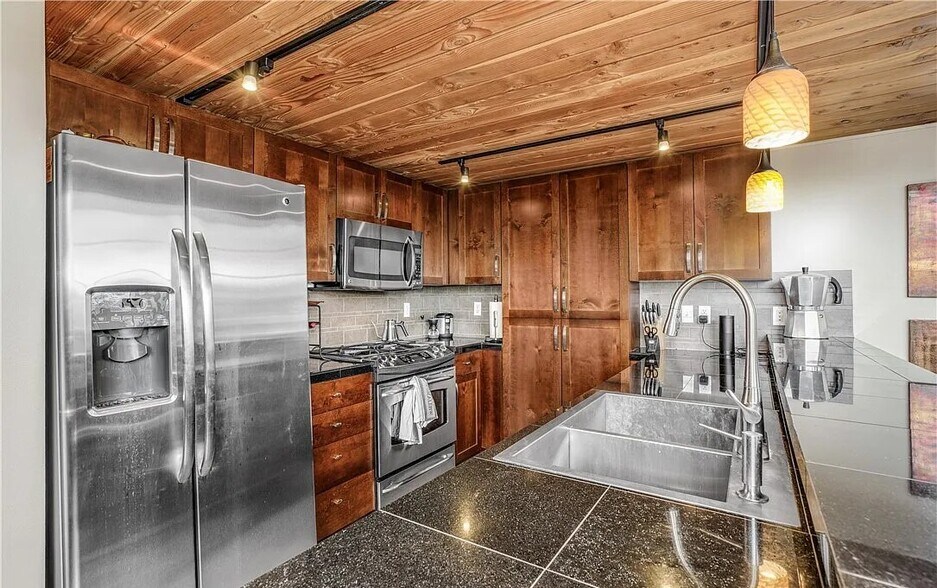 1886 25th Ave NE, Issaquah, WA à louer - Photo de l’immeuble – Image 3 sur 8