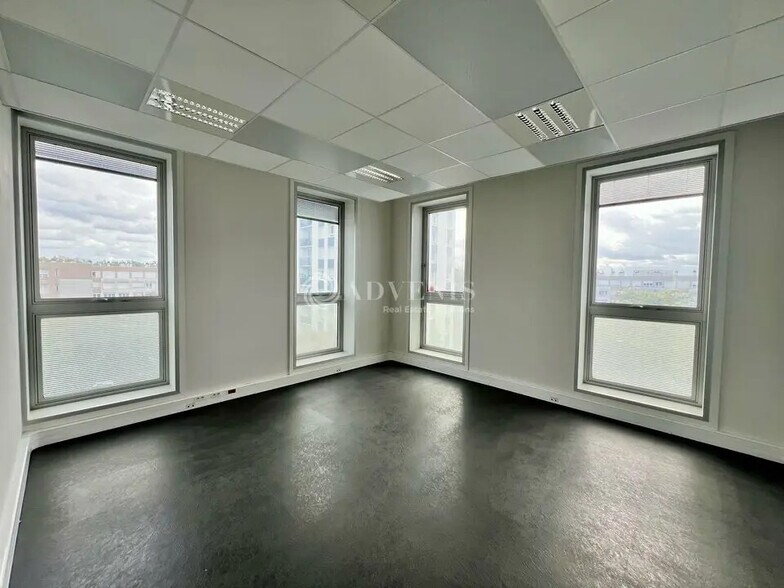 Bureau dans Argenteuil à louer - Photo de l’immeuble – Image 3 sur 12