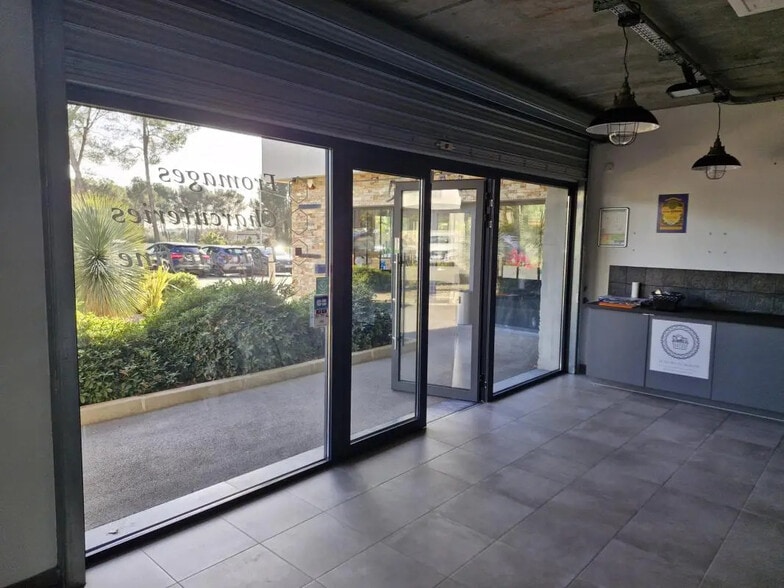 Local commercial dans Mougins à louer - Photo de l’immeuble – Image 3 sur 6