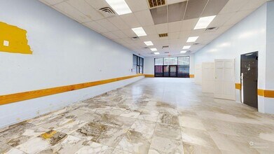 18220 Jamaica Ave, Hollis, NY à louer Photo intérieure– Image 2 sur 7