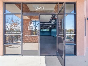 6591-6599 Collins Dr, Moorpark, CA à louer Photo intérieure– Image 1 sur 4