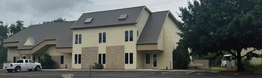 21124 W Good Hope Rd, Lannon, WI à vendre - Photo principale – Image 1 sur 5
