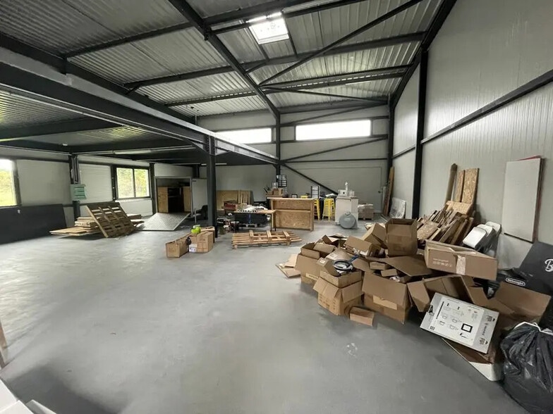 Industriel/Logistique dans GRANDCHAMP-DES-FONTAINES à louer - Photo de l’immeuble – Image 3 sur 6