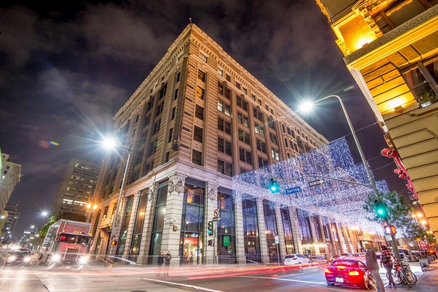354 S Spring St, Los Angeles, CA à louer - Photo principale – Image 1 sur 12