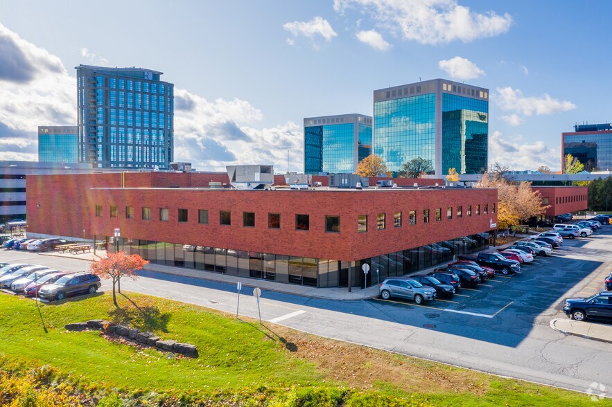 359 Terry Fox Dr, Ottawa, ON à louer - Photo de l’immeuble – Image 2 sur 6