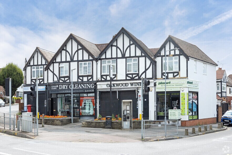 2-6 Roding Rd, Loughton à louer - Photo principale – Image 1 sur 11