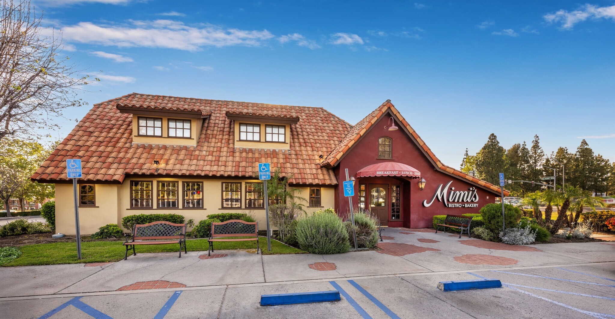 10909 Foothill Blvd, Rancho Cucamonga, CA à louer Photo principale– Image 1 sur 9