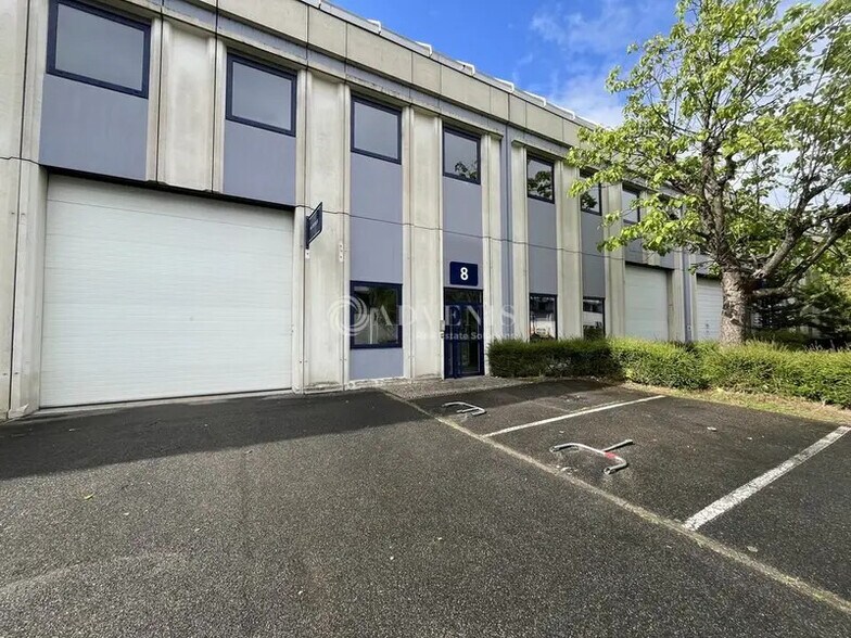 Local d’activités dans Aulnay-sous-Bois à louer - Photo de l’immeuble – Image 1 sur 10