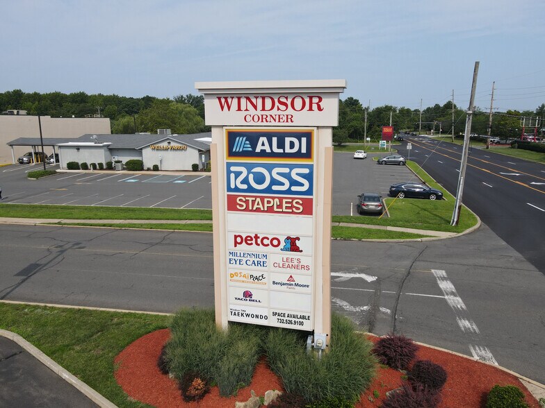 440 US Highway 130, East Windsor, NJ à louer - Photo de l’immeuble – Image 2 sur 14