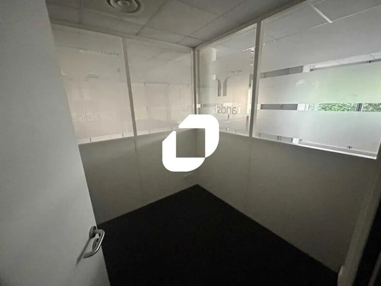 Bureau dans Argenteuil à louer - Photo de l’immeuble – Image 3 sur 9