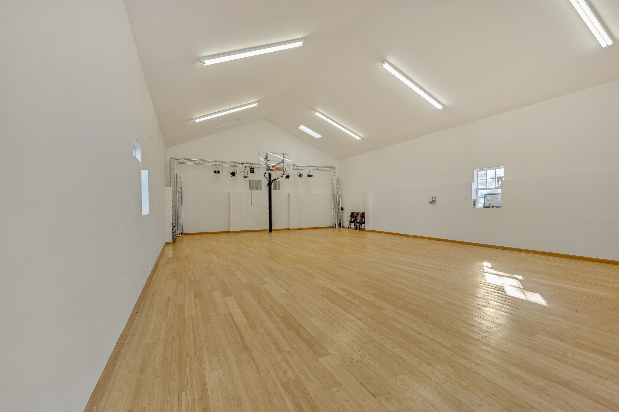 2 Multipurpose Buildings Investment portefeuille de 3 biens à vendre sur LoopNet.fr Photo principale– Image 1 sur 33
