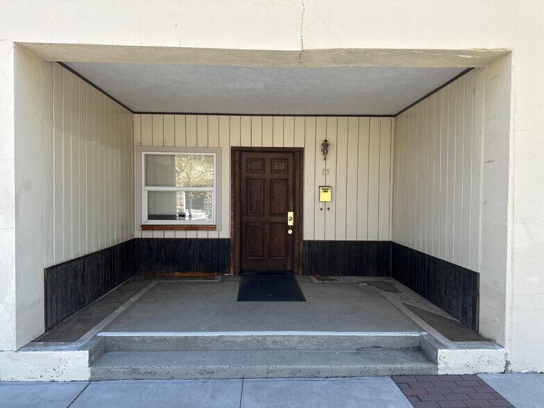 801 Cottage St, Susanville, CA à vendre - Photo de l’immeuble – Image 3 sur 4