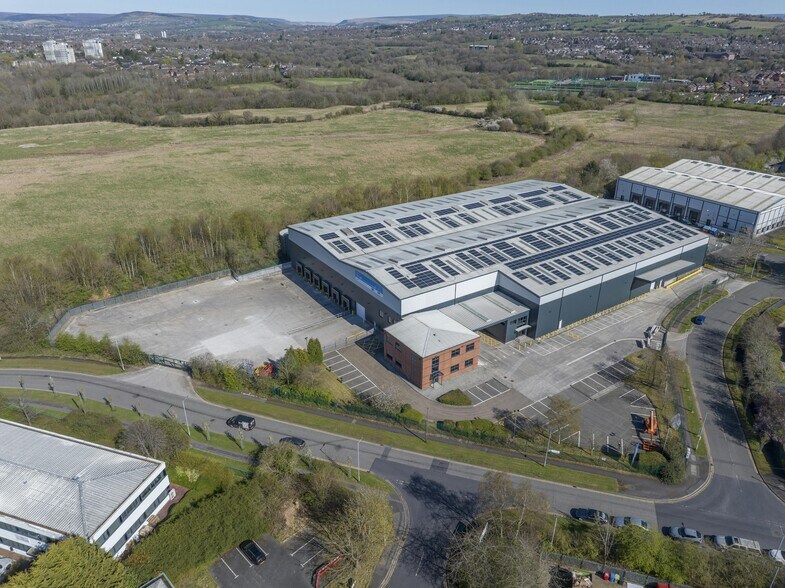 Bredbury Park Way, Stockport à louer - Photo de l’immeuble – Image 3 sur 12