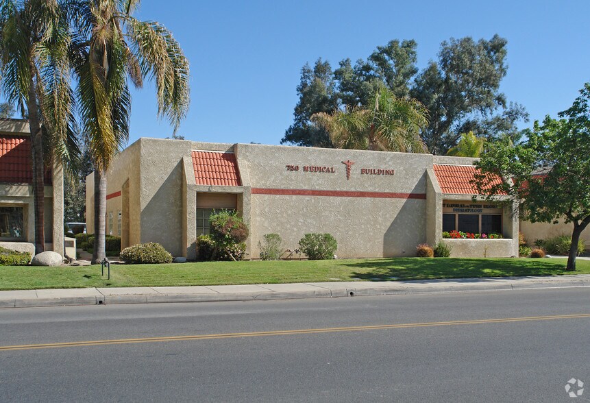 750 E Latham Ave, Hemet, CA à vendre - Photo de l’immeuble – Image 2 sur 2