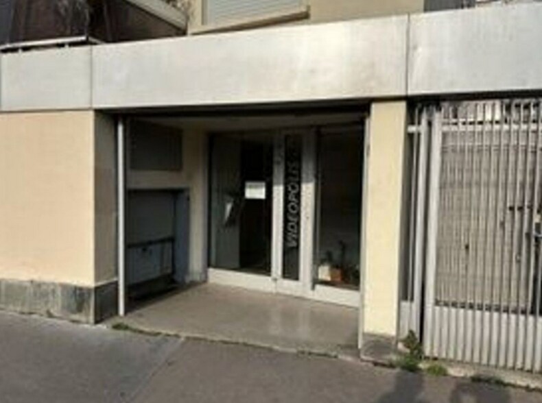 Immeuble residentiel dans Paris à vendre - Photo principale – Image 1 sur 7