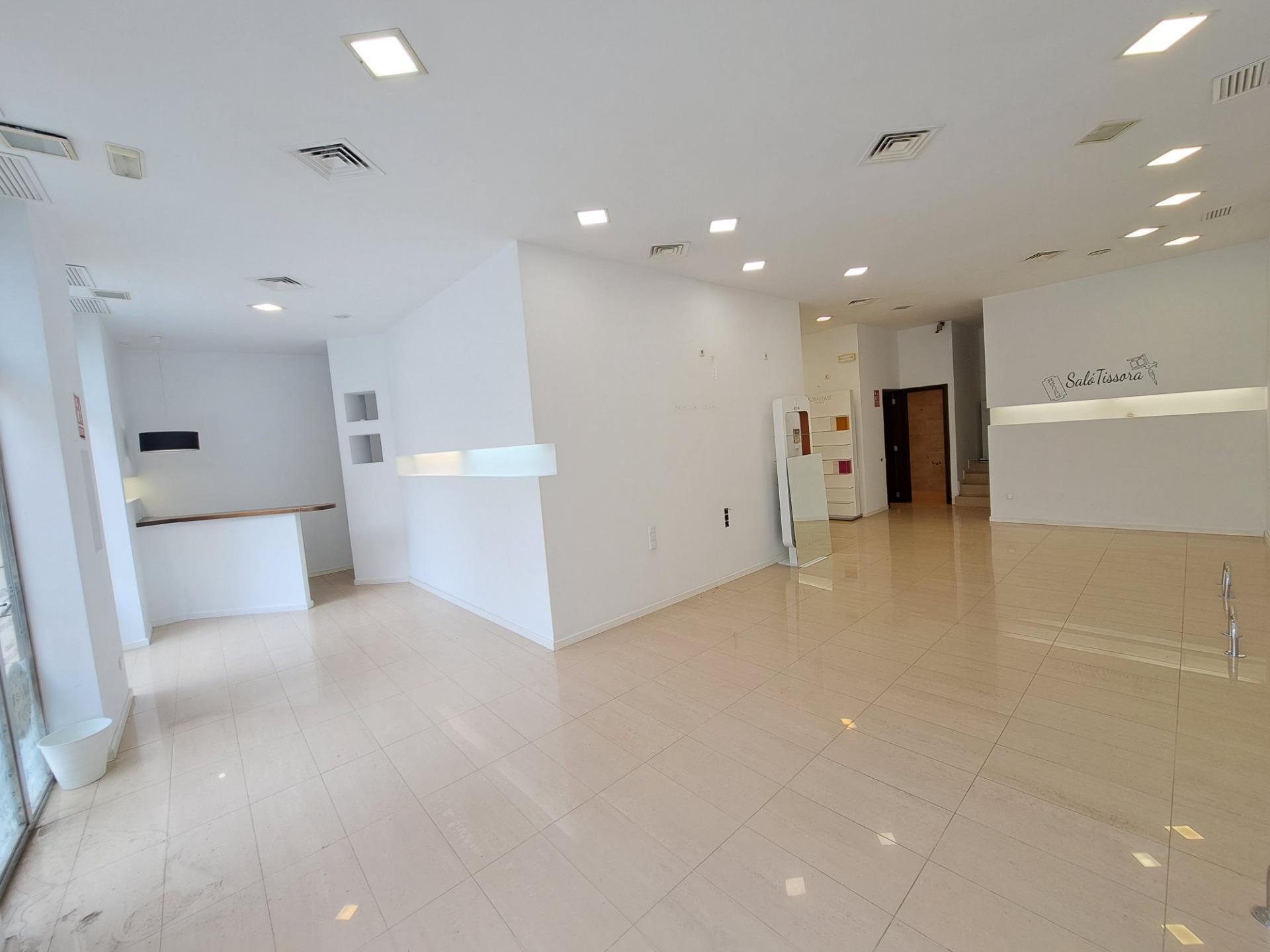 Local commercial dans Alzira, Valencia à louer Photo intérieure– Image 1 sur 15
