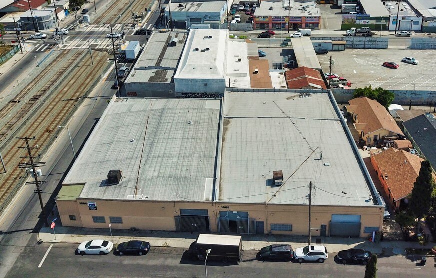 1668-1680 E 40th St, Los Angeles, CA à louer - Aérien – Image 1 sur 8