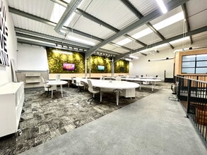 325 Ordsall Ln, Salford à louer Photo intérieure– Image 1 sur 22