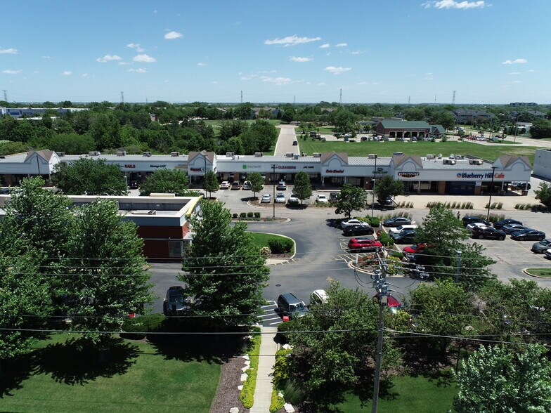 405 N Eola Rd, Aurora, IL à vendre - Photo de l’immeuble – Image 2 sur 6