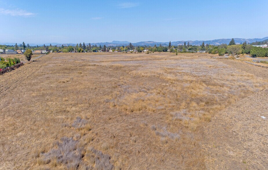 1130 Hearn Ave, Santa Rosa, CA à vendre - Aérien – Image 3 sur 8