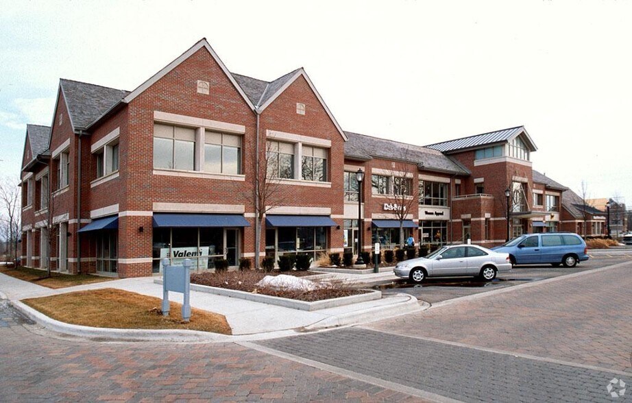 300 Village Green Dr, Lincolnshire, IL à louer - Photo de l’immeuble – Image 2 sur 8