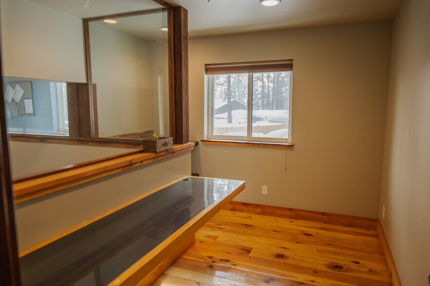 11020 Trails End Ct, Truckee, CA à louer - Photo de l’immeuble – Image 2 sur 26