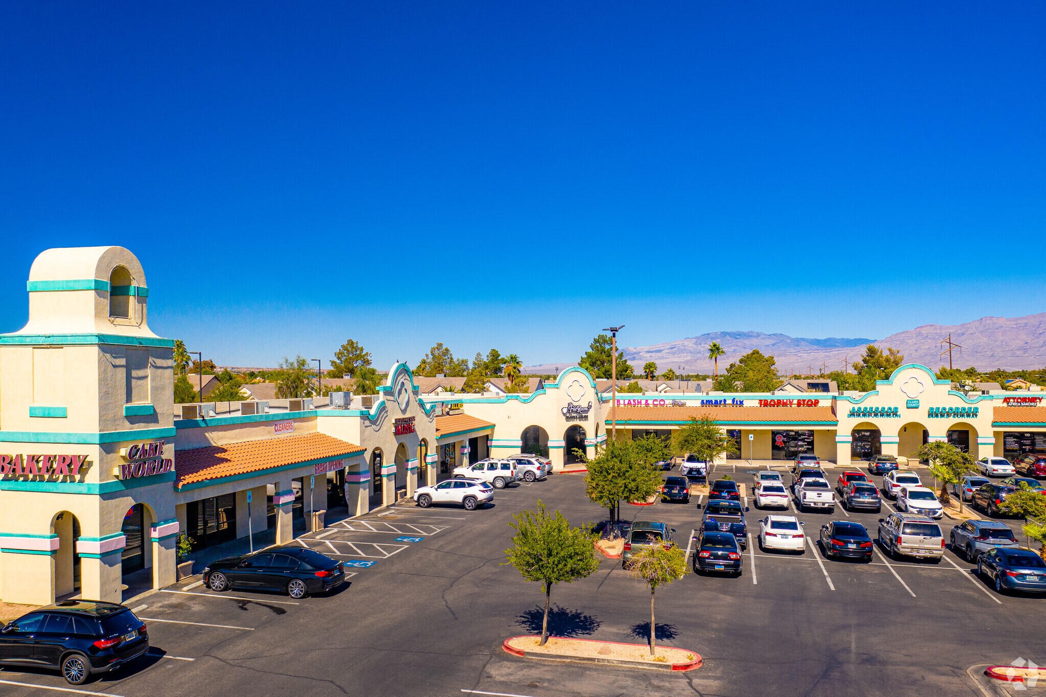 3205-3211 N Tenaya Way, Las Vegas, NV à louer Photo de l’immeuble– Image 1 sur 3