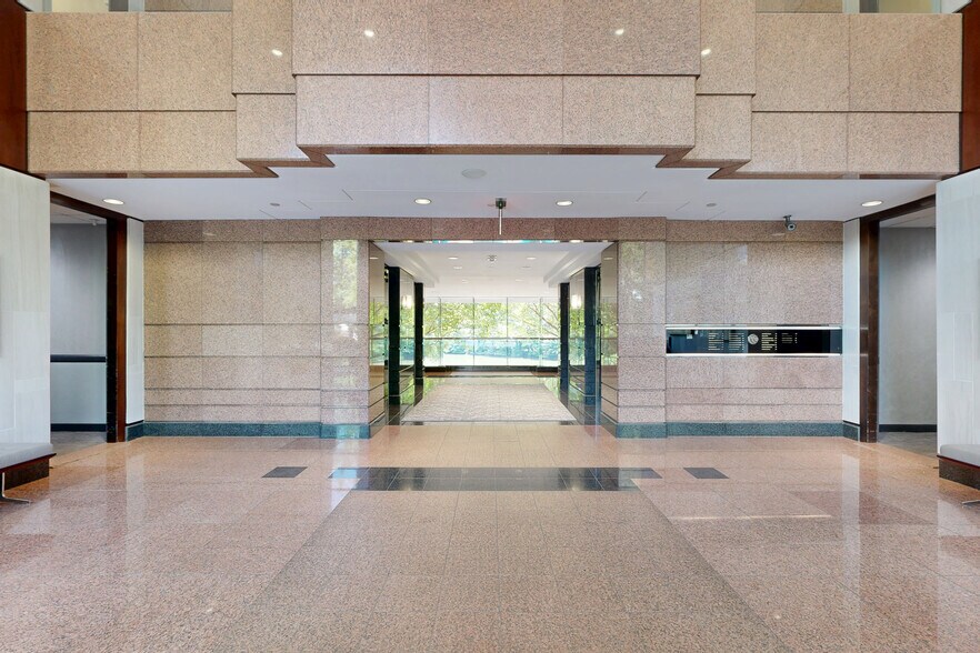 100 Crescent Center Pkwy, Tucker, GA à louer - Numérisation 3D Matterport – Image 2 sur 18