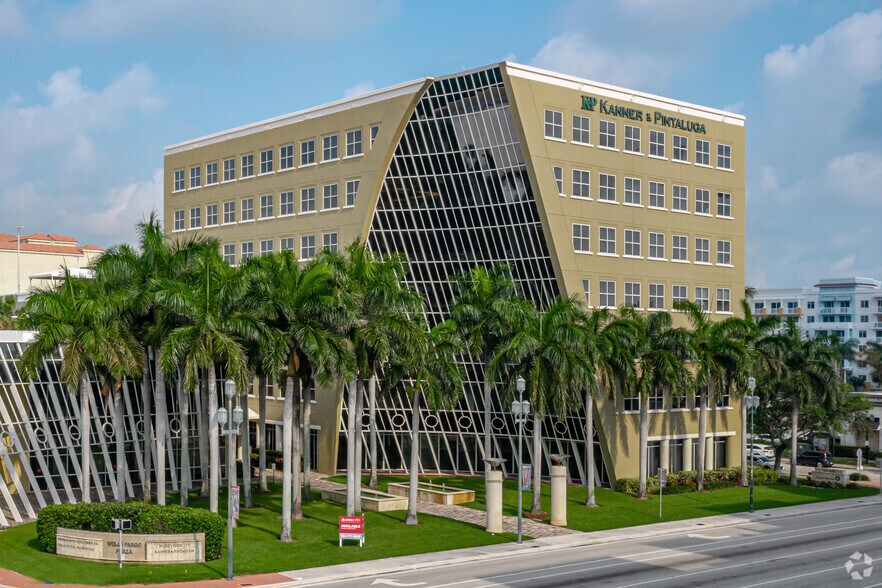 925 S Federal Hwy, Boca Raton, FL à louer - Photo de l’immeuble – Image 2 sur 9