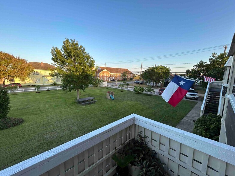 403 W Broad St, Freeport, TX à vendre - Photo de l’immeuble – Image 3 sur 9