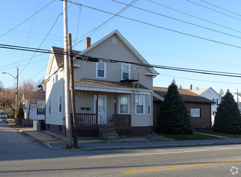 876 Atwood Ave, Cranston, RI à louer - Photo de l’immeuble – Image 3 sur 4
