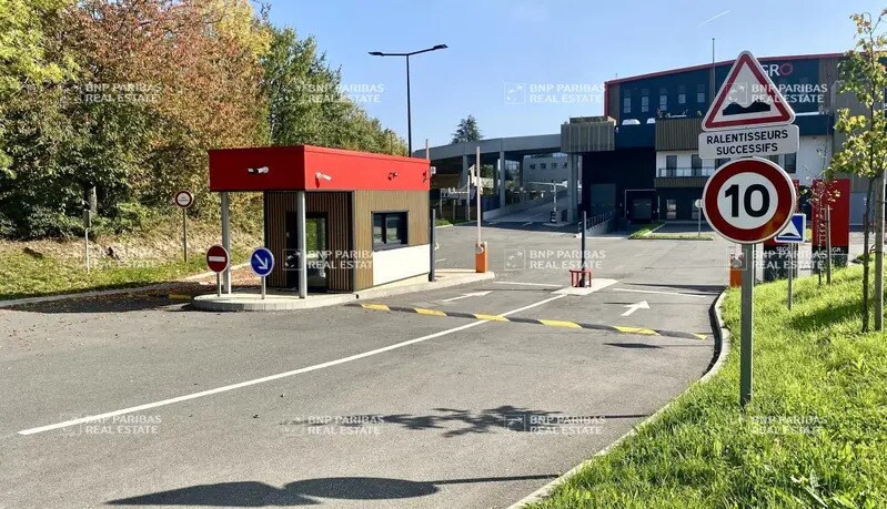 Local d’activités dans Élancourt à louer Photo de l’immeuble– Image 1 sur 34
