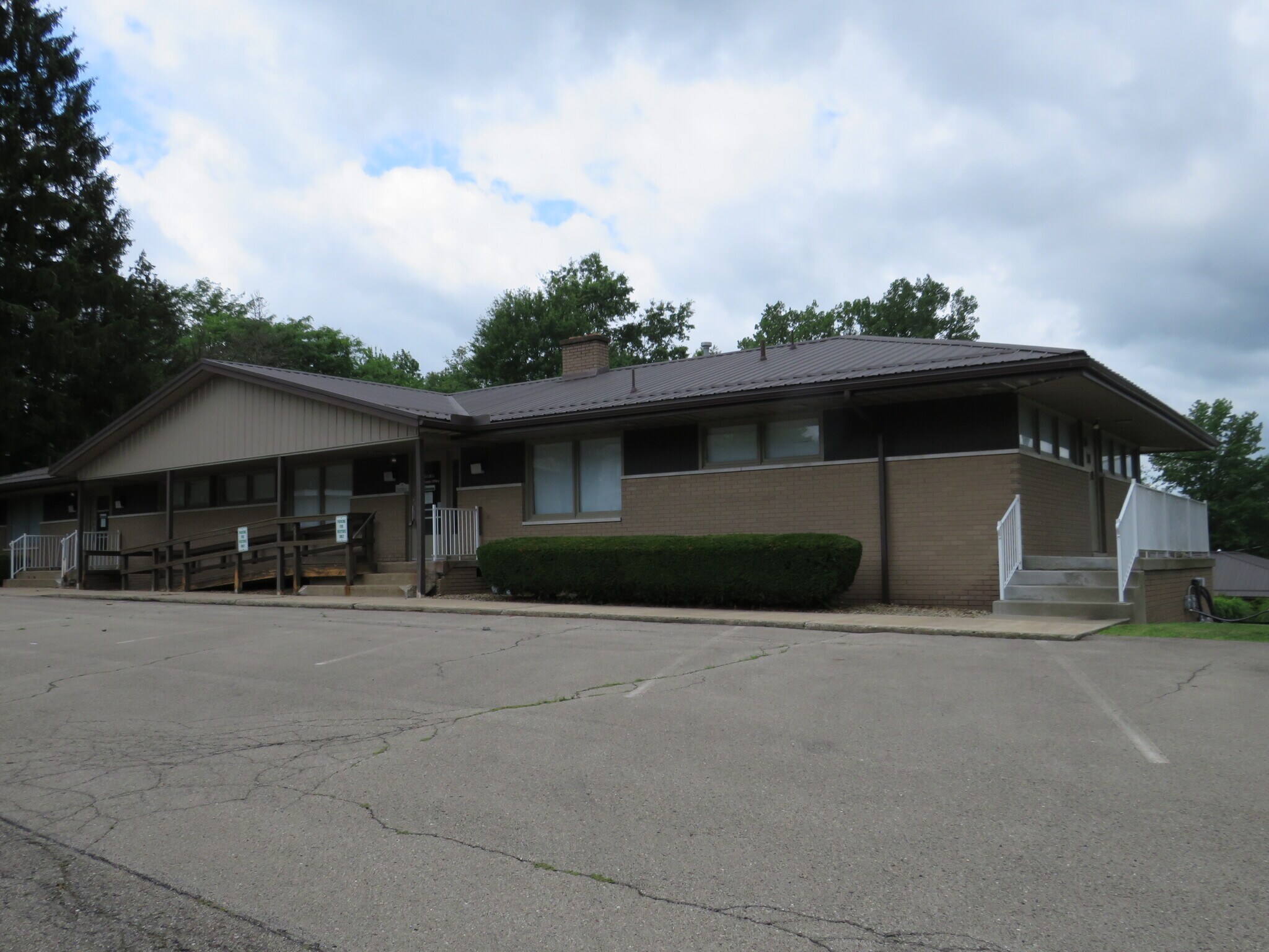 408-410 Hillcrest Ave, Grove City, PA à vendre Photo principale– Image 1 sur 3
